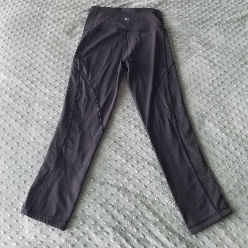 Lululemon Black 21" Inseam Size 4 Capri Leggings